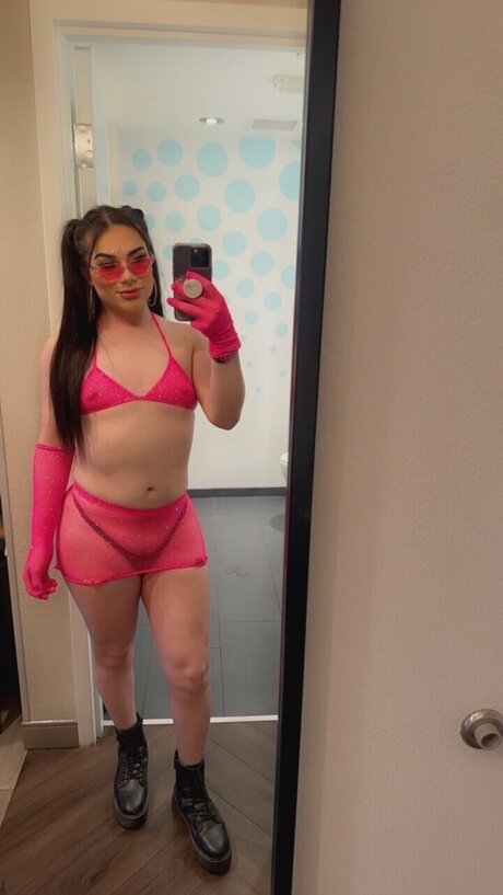 Naakte gelekte OnlyFans-foto van Penny Doll