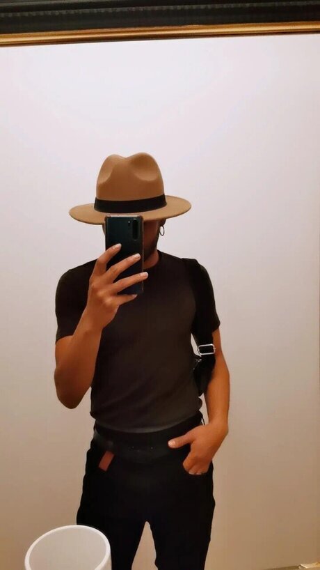 Naakte gelekte OnlyFans-foto van Melaza