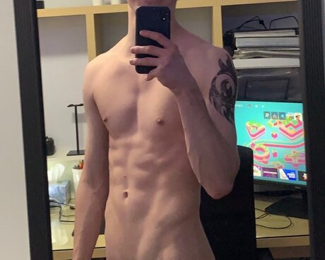 Naakte gelekte OnlyFans-foto van Tyson