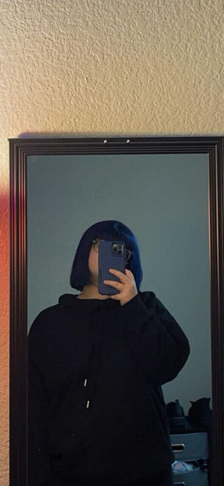 Naakte gelekte OnlyFans-foto van Lavender