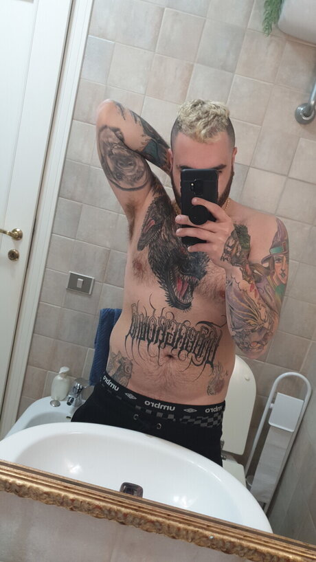 Naakte gelekte OnlyFans-foto van Torres