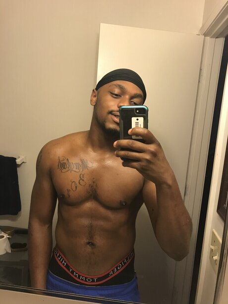 Naakte gelekte OnlyFans-foto van Juicyrae800