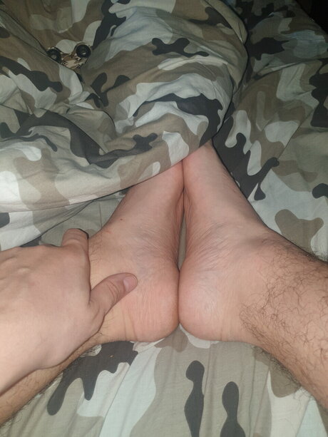 Naakte gelekte OnlyFans-foto van Not So Lonely Feet