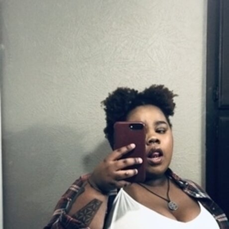 Naakte gelekte OnlyFans-foto van Engel