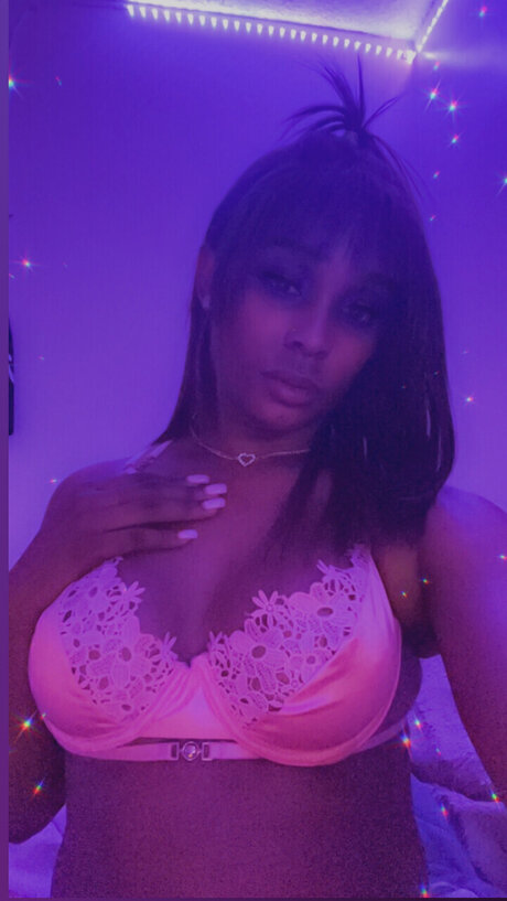 Naakte gelekte OnlyFans-foto van Italybaby