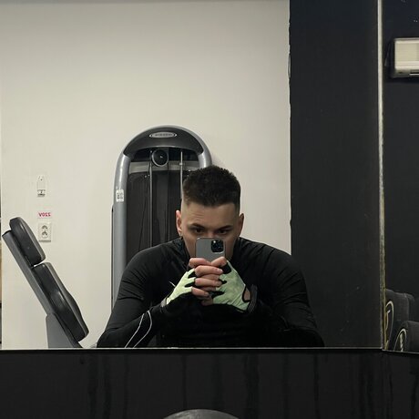Naakte gelekte OnlyFans-foto van U8392568