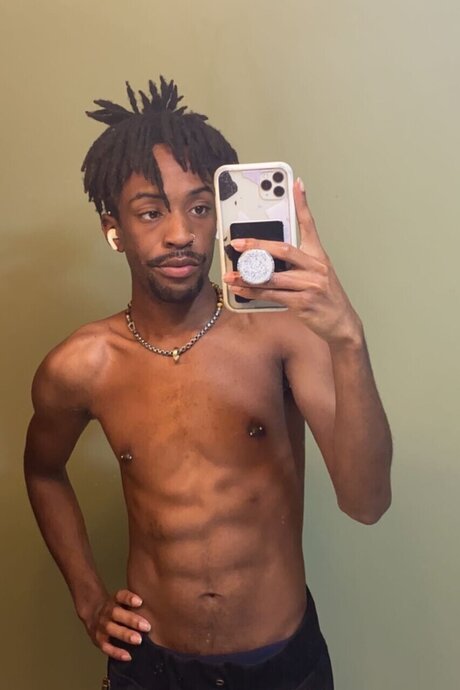 Naakte gelekte OnlyFans-foto van Brandon Anderson