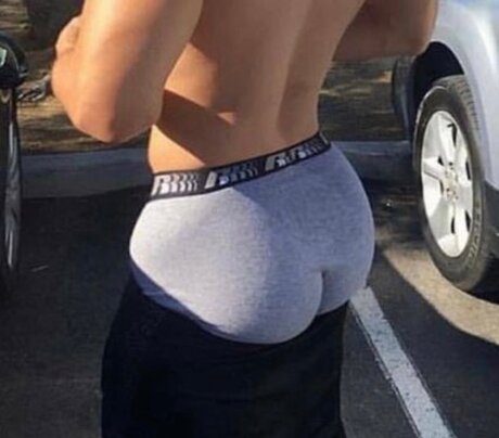 Naakte gelekte OnlyFans-foto van Latinxbody