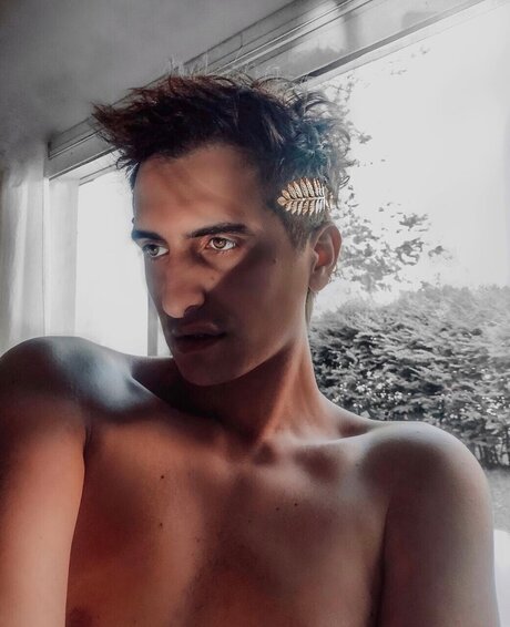 Naakte gelekte OnlyFans-foto van Jone