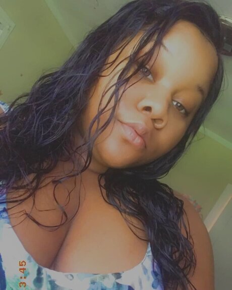 Naakte gelekte OnlyFans-foto van Kirababy18