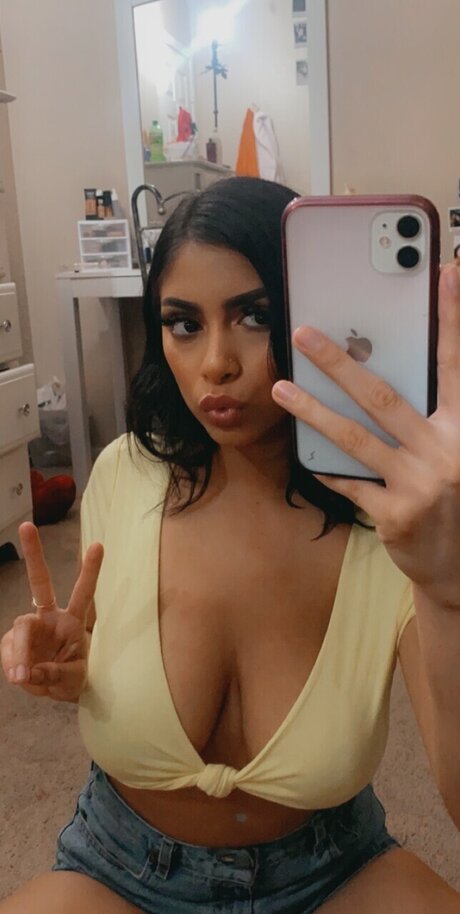 Naakte gelekte OnlyFans-foto van Diazsenia4