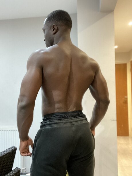 Naakte gelekte OnlyFans-foto van Davonte