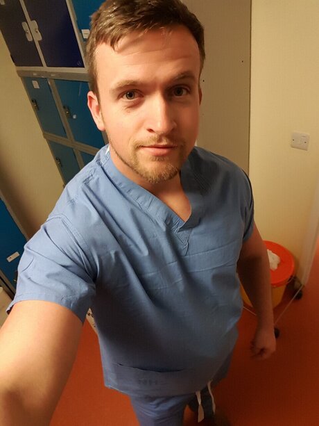 Naakte gelekte OnlyFans-foto van Rob