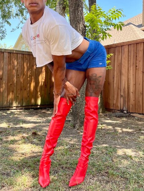 Naakte gelekte OnlyFans-foto van Ivey York