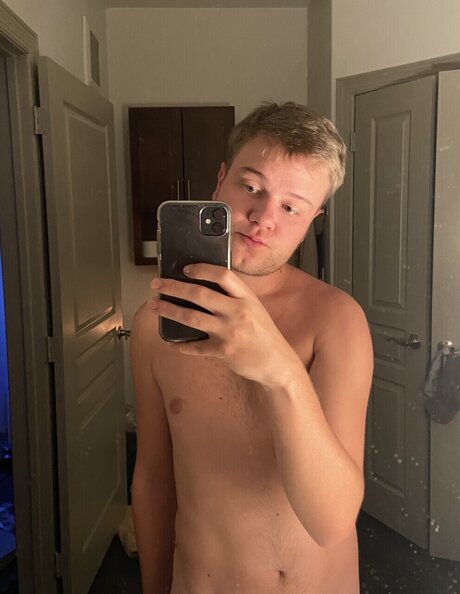 Naakte gelekte OnlyFans-foto van Zawamp