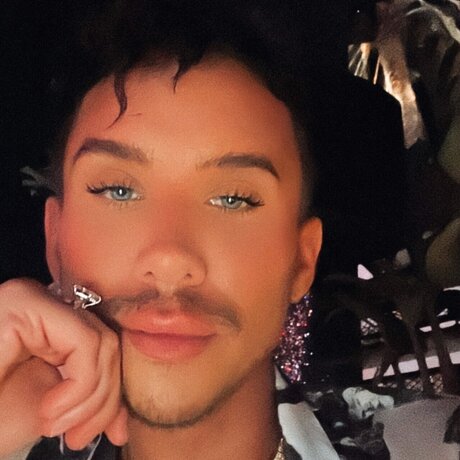 Naakte gelekte OnlyFans-foto van T