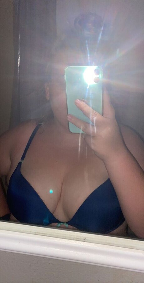 Naakte gelekte OnlyFans-foto van Em