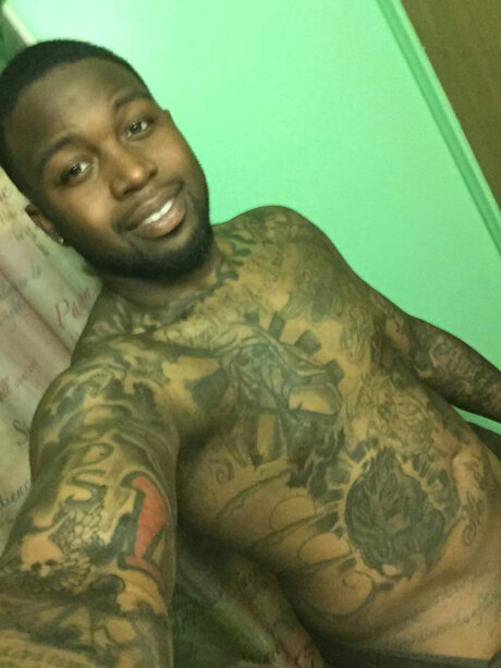 Naakte gelekte OnlyFans-foto van Dunk