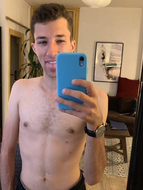 Naakte gelekte OnlyFans-foto van Lohan91