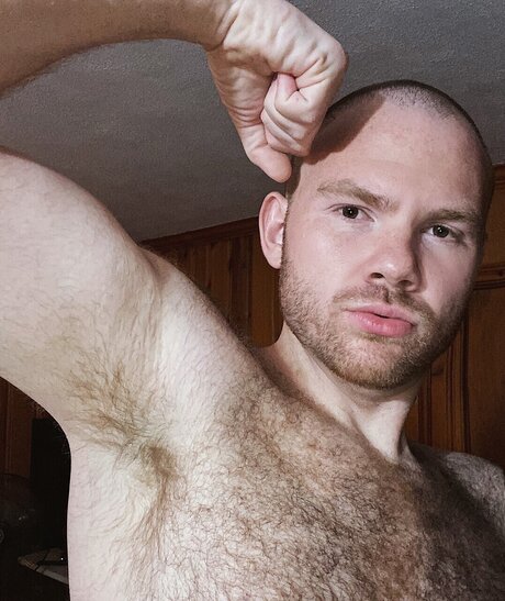 Naakte gelekte OnlyFans-foto van Justin