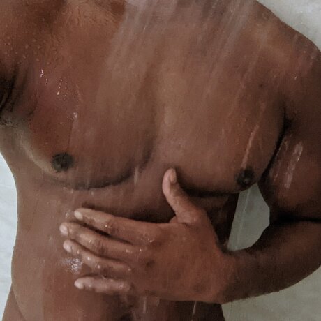 Naakte gelekte OnlyFans-foto van Mysterious