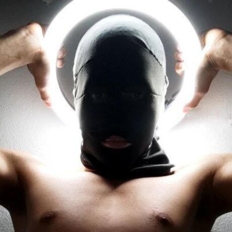 Naakte gelekte OnlyFans-foto van Mascaravers
