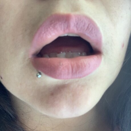 Naakte gelekte OnlyFans-foto van Hisnaughtybella