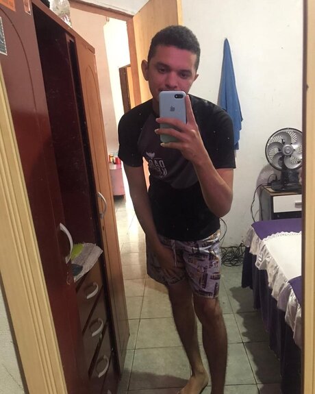 Naakte gelekte OnlyFans-foto van Jardean