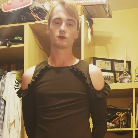 Naakte gelekte OnlyFans-foto van Vicky420
