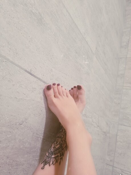 Naakte gelekte OnlyFans-foto van Olidollfeet
