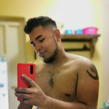 Naakte gelekte OnlyFans-foto van Chaparrito Nalgon