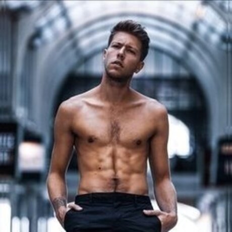 Naakte gelekte OnlyFans-foto van Vaaalouhphotography