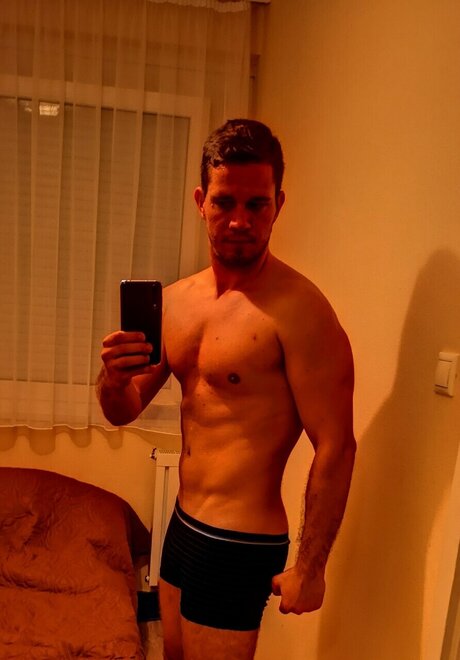 Naakte gelekte OnlyFans-foto van Juliomontana
