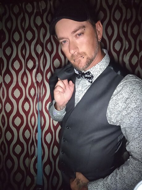 Naakte gelekte OnlyFans-foto van Smooths Playground