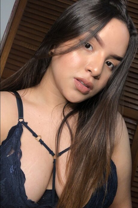 Naakte gelekte OnlyFans-foto van Bella Triz