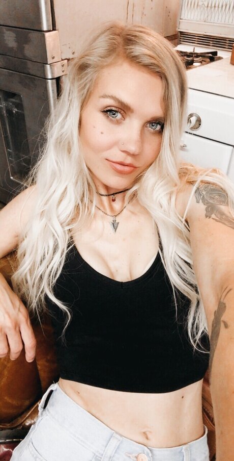 Naakte gelekte OnlyFans-foto van Lauren
