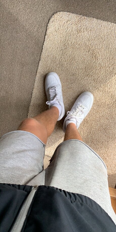Naakte gelekte OnlyFans-foto van Liam