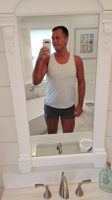 Naakte gelekte OnlyFans-foto van Jonathan