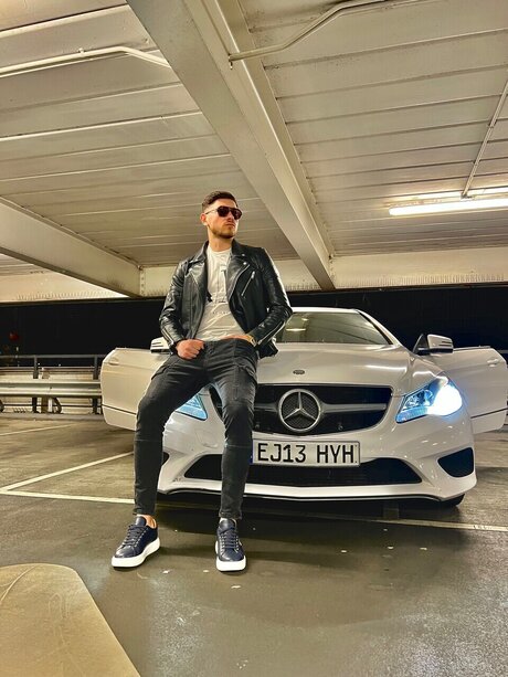 Naakte gelekte OnlyFans-foto van Sebastian
