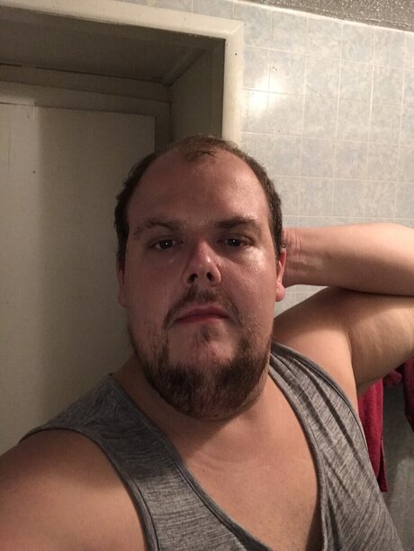 Naakte gelekte OnlyFans-foto van Joshua Gore