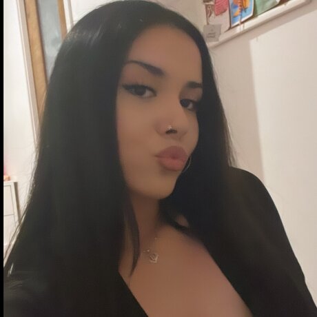 Naakte gelekte OnlyFans-foto van Juli