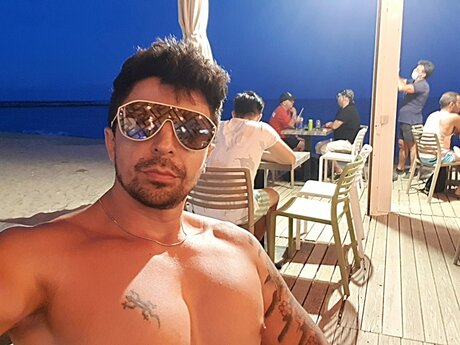 Naakte gelekte OnlyFans-foto van Nelstrong