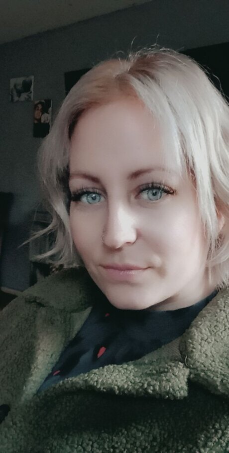 Naakte gelekte OnlyFans-foto van Dawn Frannie