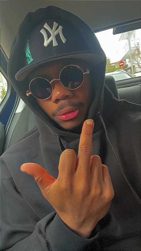 Naakte gelekte OnlyFans-foto van Munch