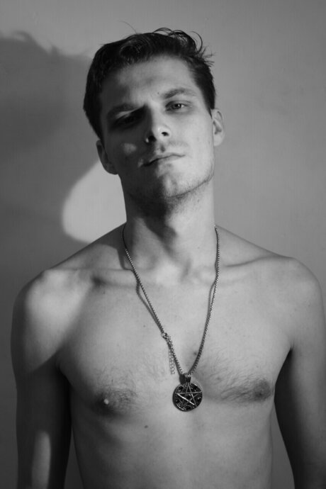 Naakte gelekte OnlyFans-foto van Jerry Smith