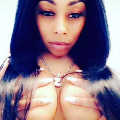 Naakte gelekte OnlyFans-foto van Armanifleiss