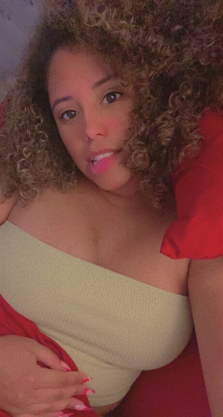 Naakte gelekte OnlyFans-foto van Reinita 