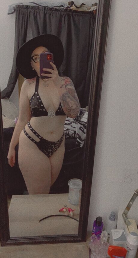 Naakte gelekte OnlyFans-foto van Dummithiqbish94