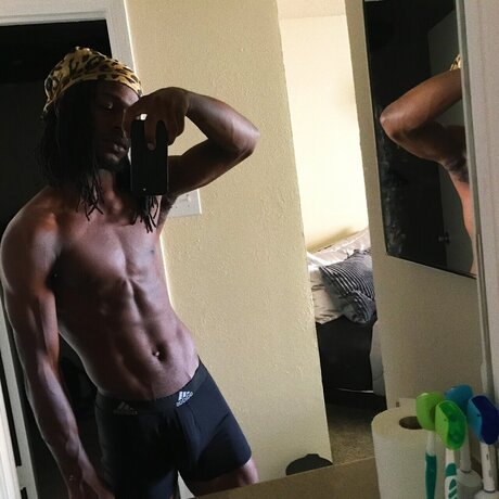 Naakte gelekte OnlyFans-foto van Papa Slut