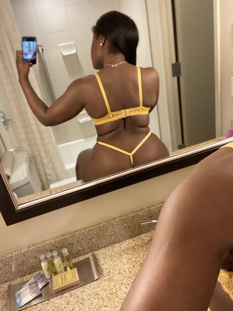 Naakte gelekte OnlyFans-foto van Kaitlyn 